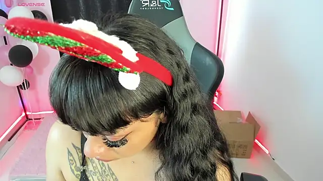 zoesullivan online show from December 15, 1:43 pm