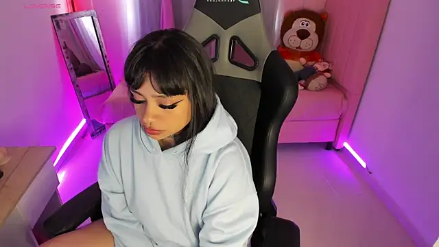 zoesullivan online show from February 17, 12:38 pm