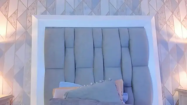 Snapshot of Ginger_Violetta_ chatting on December 1, 7:36 pm Ginger Violetta online show from December 1, 7:36 pm