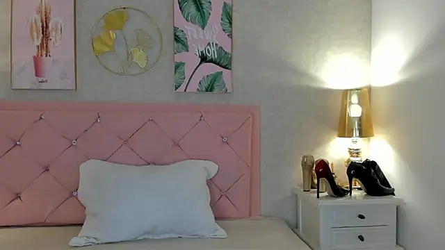 Snapshot of Ginger_Violetta_ chatting on January 14, 7:43 pm Ginger Violetta online show from January 14, 7:43 pm