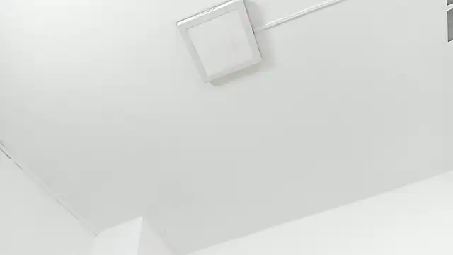 Snapshot of Juliabadlee chatting on December 4, 3:15 am Juliabadlee online show from December 4, 3:15 am