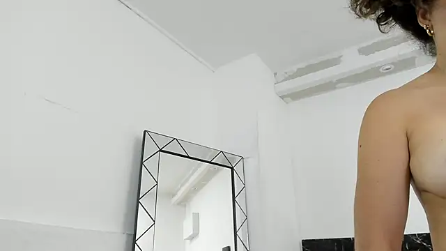 Snapshot of Juliabadlee chatting on January 8, 2:25 am Juliabadlee online show from January 8, 2:25 am