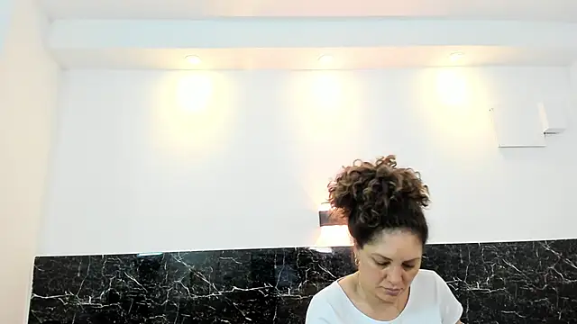 Snapshot of Juliabadlee chatting on February 21, 3:23 am Juliabadlee online show from February 21, 3:23 am