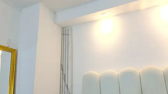 Juliabadlee online show from February 13, 11:56 pm