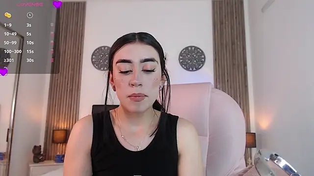 Julieta De Los Angeles online show from December 28, 8:04 pm