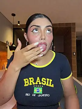 Snapshot of zui_lu chatting on February 6, 1:43 am zui lu online show from February 6, 1:43 am