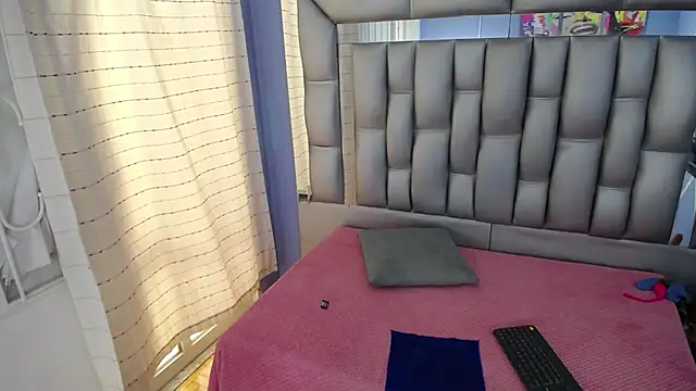 sophia ny online show from March 18, 8:15 pm