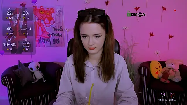 liana kisses online show from April 3, 7:01 pm