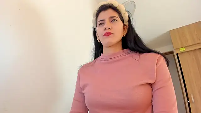 misstoya online show from February 5, 4:16 am