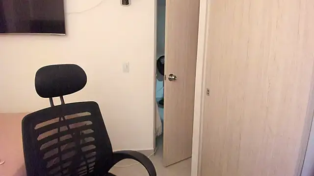 misstoya online show from January 11, 11:10 pm