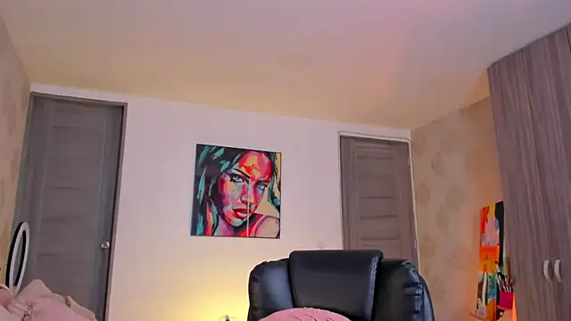 martinaaricci online show from December 5, 6:33 pm