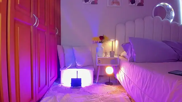 martinaaricci online show from March 11, 1:39 pm