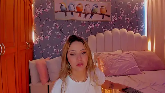 martinaaricci online show from April 21, 1:39 pm