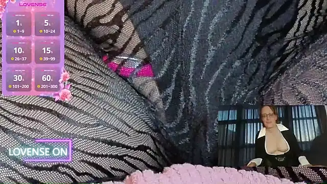 Snapshot of PernillaGirl chatting on September 28, 4:45 pm PernillaGirl online show from September 28, 4:45 pm