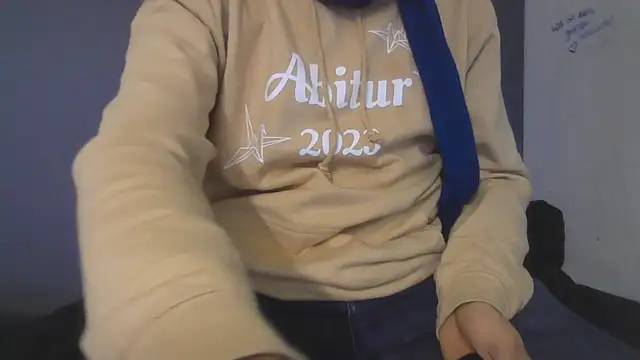 Snapshot of HornyBoy__2004 chatting on December 17, 7:47 am HornyBoy 2004 online show from December 17, 7:47 am