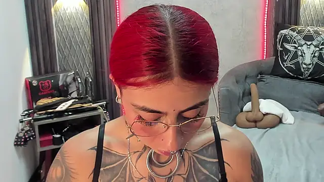 selene red  online show from February 11, 7:38 pm