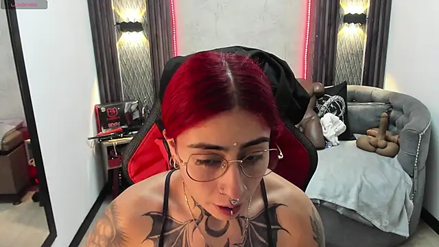 selene red  online show from February 26, 4:03 pm