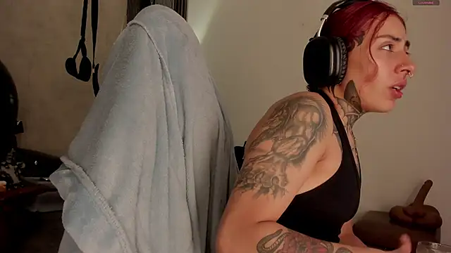 selene red  online show from October 31, 1:56 pm