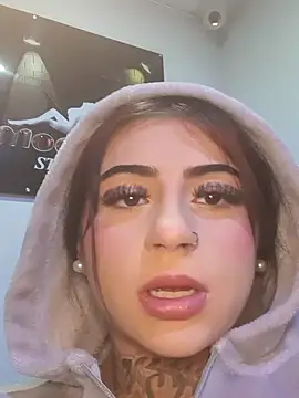 Snapshot of Bonnye_star chatting on February 11, 2:03 am Bonnye star online show from February 11, 2:03 am