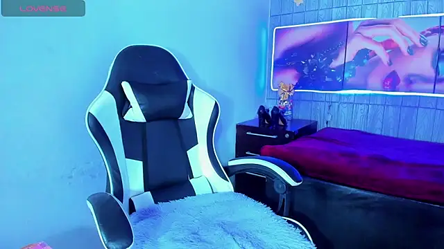 Snapshot of Bonnye_star chatting on December 21, 4:36 pm Bonnye star online show from December 21, 4:36 pm