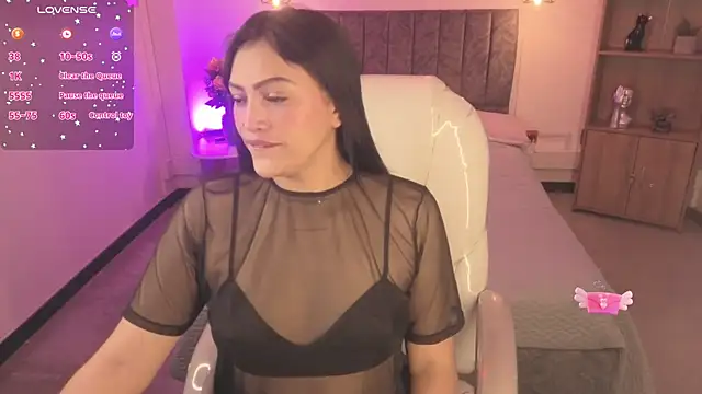 Snapshot of Abigaiil__ds chatting on December 21, 6:48 pm Abigaiil ds online show from December 21, 6:48 pm