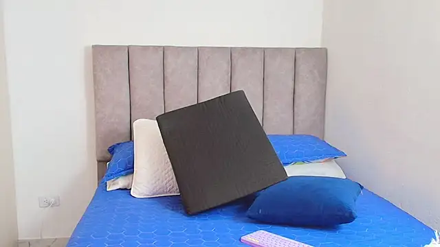 karina lewis  online show from January 27, 3:26 am