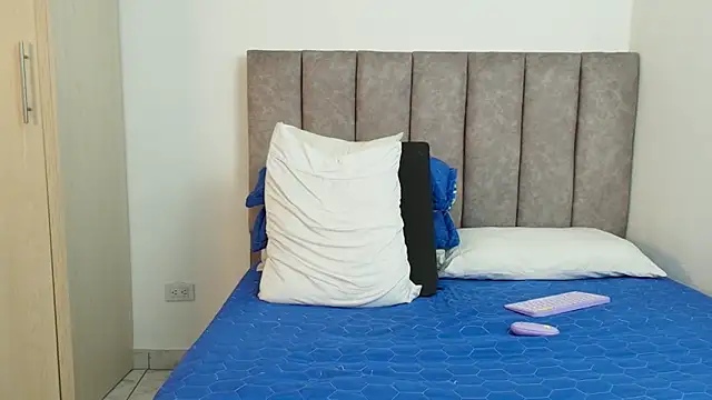 karina lewis  online show from March 3, 6:59 am