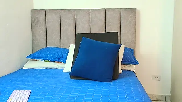 karina lewis  online show from September 11, 4:23 am