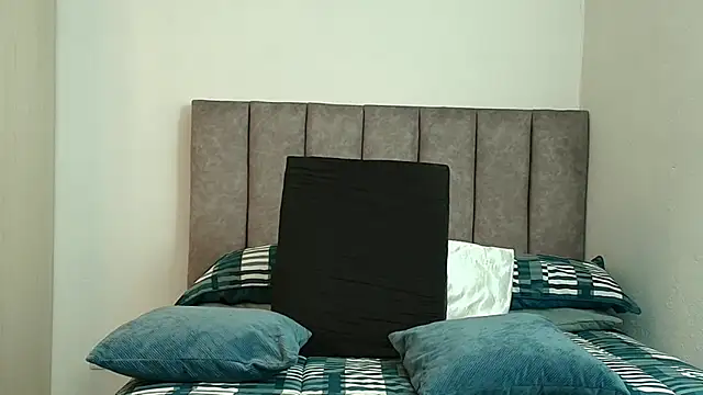 karina lewis  online show from February 26, 4:22 am