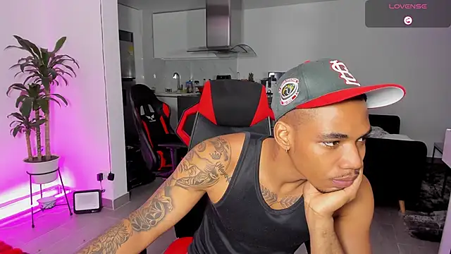 TROYWESLY- online show from November 5, 11:38 pm