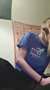 Snapshot of emma_neko chatting on March 2, 1:30 am emma neko online show from March 2, 1:30 am