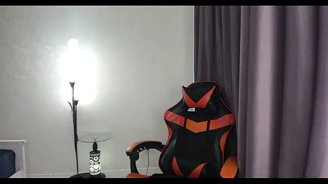 Snapshot of Missykitty01 chatting on February 14, 11:40 am Missykitty01 online show from February 14, 11:40 am