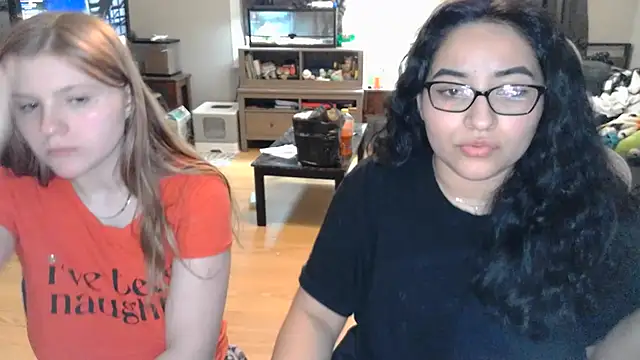 Elliewgfs online show from March 4, 3:44 am