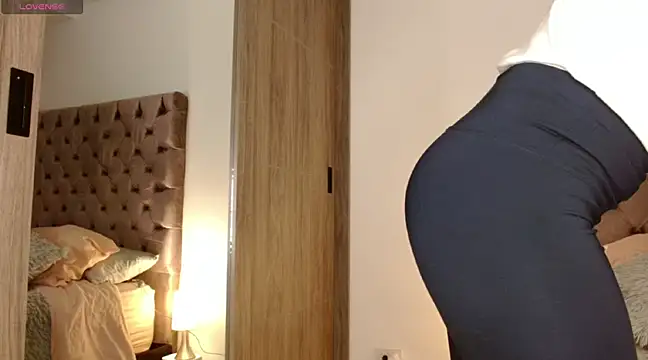 Roussmariehenao online show from March 9, 3:32 am