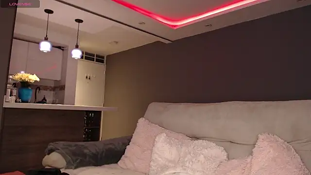 Roussmariehenao online show from March 16, 8:10 am