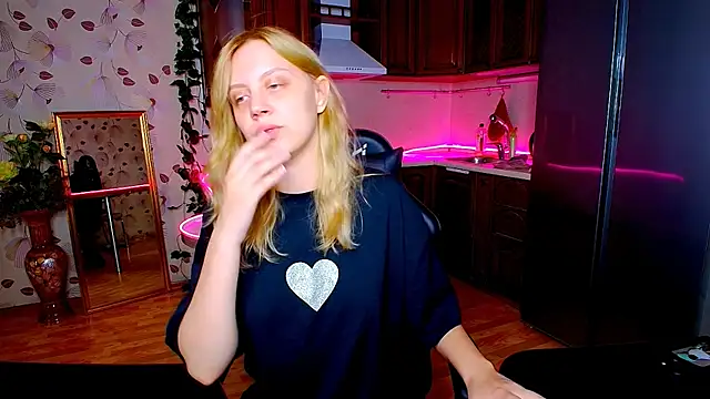 Snapshot of SexyNadi chatting on October 2, 8:21 am SexyNadi online show from October 2, 8:21 am