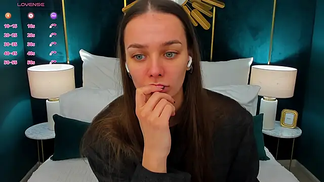 AprilWong online show from February 8, 6:06 am