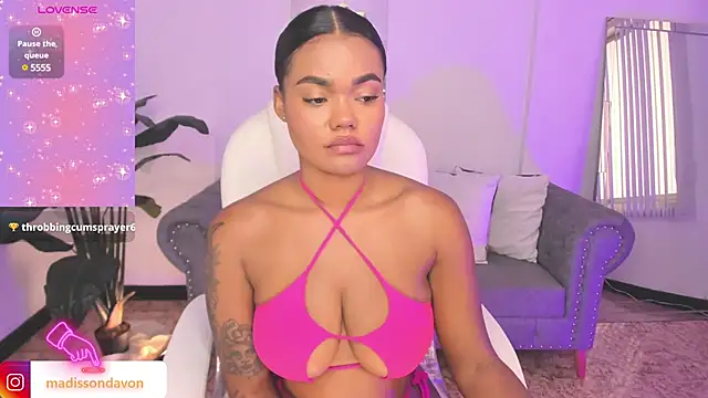 Snapshot of madisson_davon chatting on December 5, 5:06 pm madisson davon online show from December 5, 5:06 pm