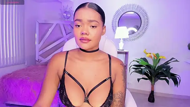 Snapshot of madisson_davon chatting on December 10, 2:17 pm madisson davon online show from December 10, 2:17 pm