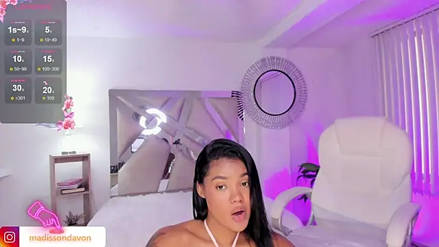 Snapshot of madisson_davon chatting on January 3, 4:59 pm madisson davon online show from January 3, 4:59 pm
