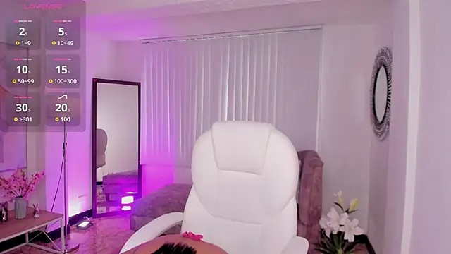 Snapshot of madisson_davon chatting on March 7, 1:40 pm madisson davon online show from March 7, 1:40 pm