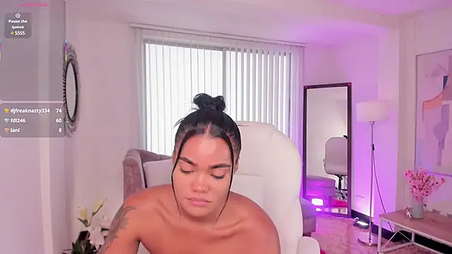 Snapshot of madisson_davon chatting on March 20, 4:42 pm madisson davon online show from March 20, 4:42 pm