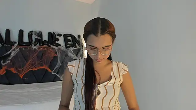 sara saenz99 online show from October 21, 8:09 pm