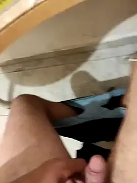 skrigul12 online show from December 3, 2:14 am