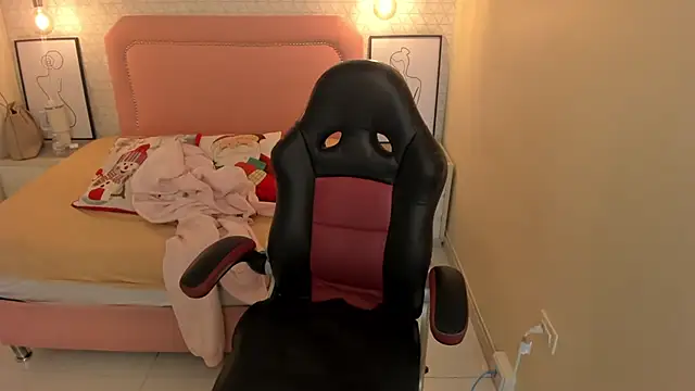 Kittytimberlake online show from December 4, 12:36 pm