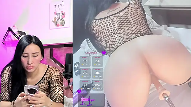 lili moonn online show from November 6, 10:49 am