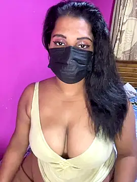 NOORA-GIRL online show from September 27, 10:15 pm