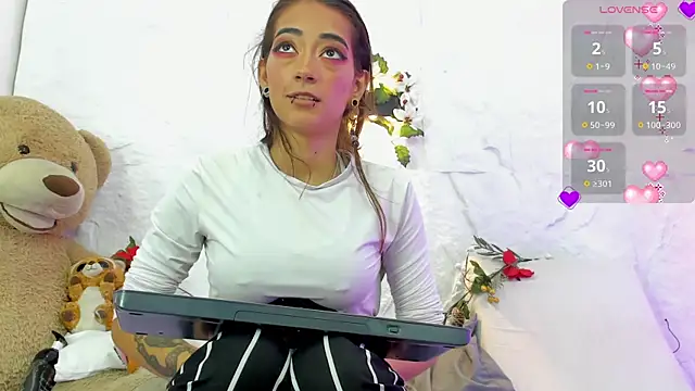 zorravioletta1 online show from December 7, 3:30 pm