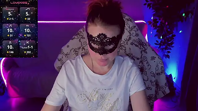 Snapshot of Sexy-Housewife chatting on January 19, 2:59 pm Sexy-Housewife online show from January 19, 2:59 pm