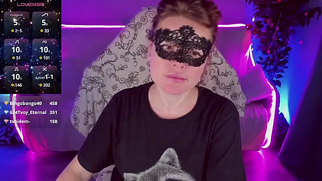 Snapshot of Sexy-Housewife chatting on January 24, 1:35 am Sexy-Housewife online show from January 24, 1:35 am